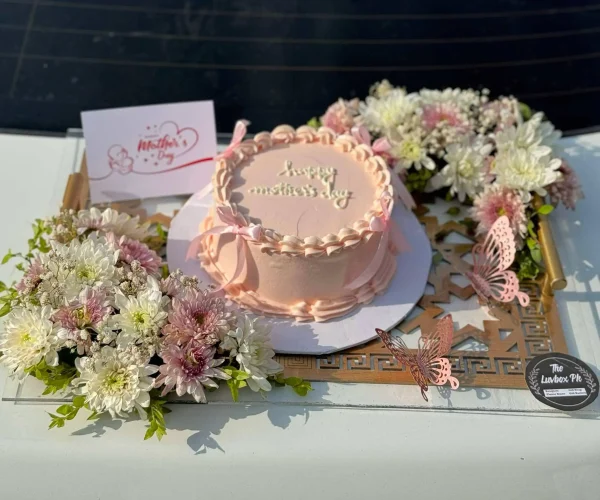 Acrylic tray with flowers and cake – Premium Mother’s Day gift from Gift Shop Islamabad